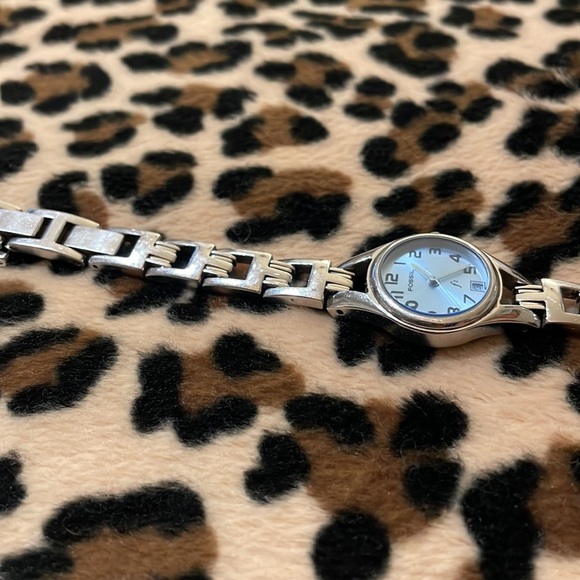 FOSSIL F2 Women’s Watch Analog Quartz Battery Stainless Steel Blue Link Band ⌚️ - Picture 14 of 17